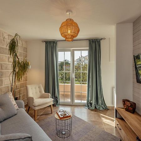 Stylish Mini-House With Garden & Beach Bijela Exterior foto