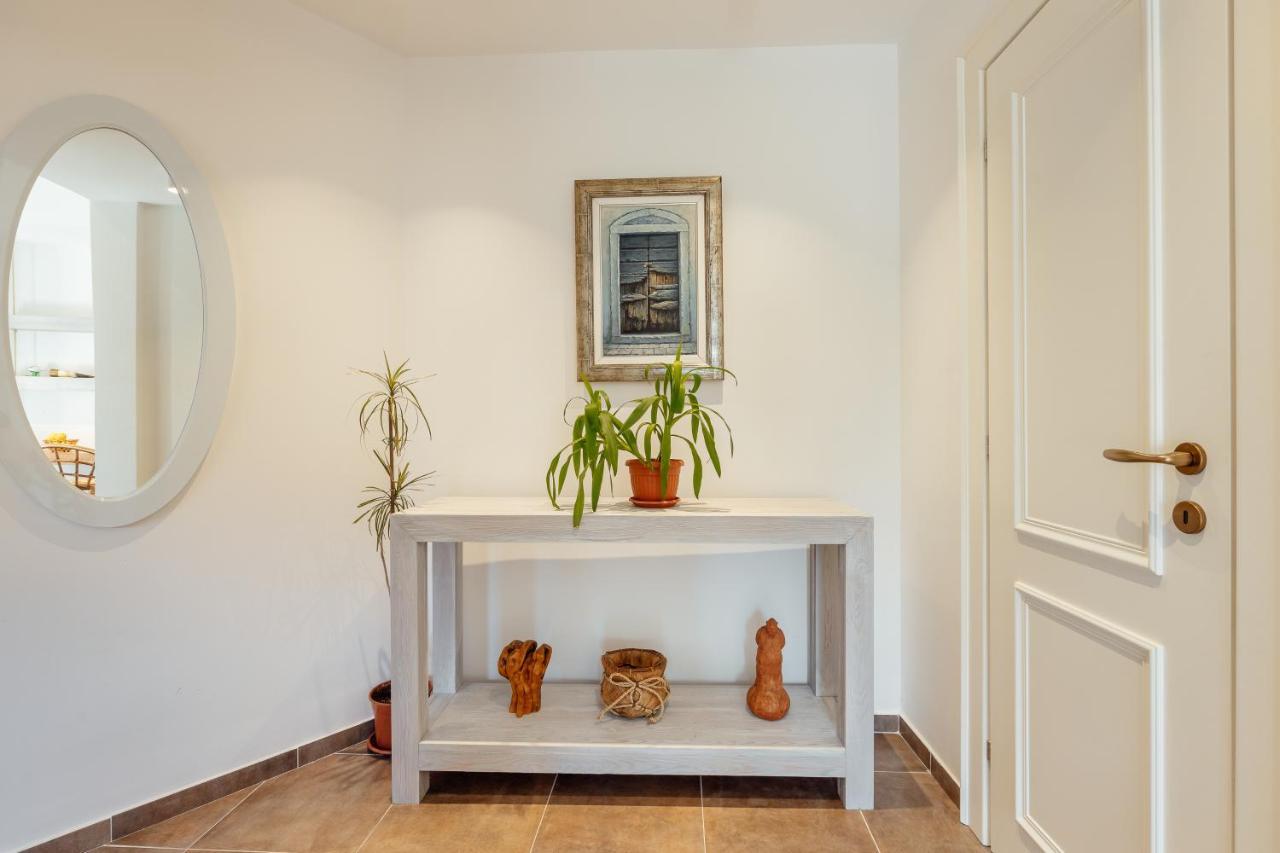 Stylish Mini-House With Garden & Beach Bijela Exterior foto